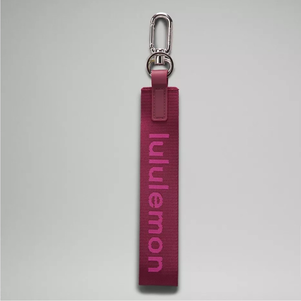 Lululemon Never Lost Keychain wine berry/sonic pink